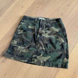 Sundry 100% cotton Camo mini skirt Green Woman’s size 27